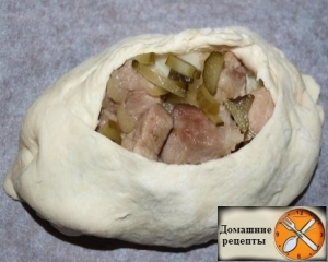 Лодочки из слоеного теста с картофелем и мясом