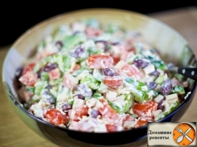 Салат с крабовыми палочками и фасолью