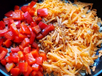 Гречка с грибами и овощами в духовке