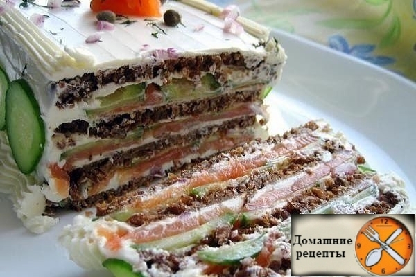 Бутербродный торт с копченым лососем и мягким сыром