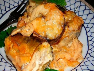 Вкусная скумбрия в духовке под соусом