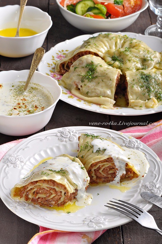 Катлама с мясным фаршем и чесночным соусом