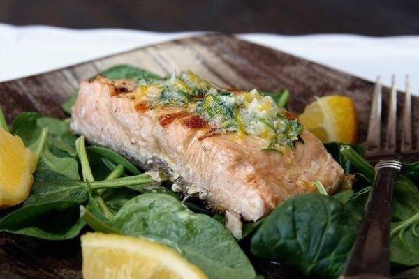 Жареный лосось с пряным маслом и лимоном 1