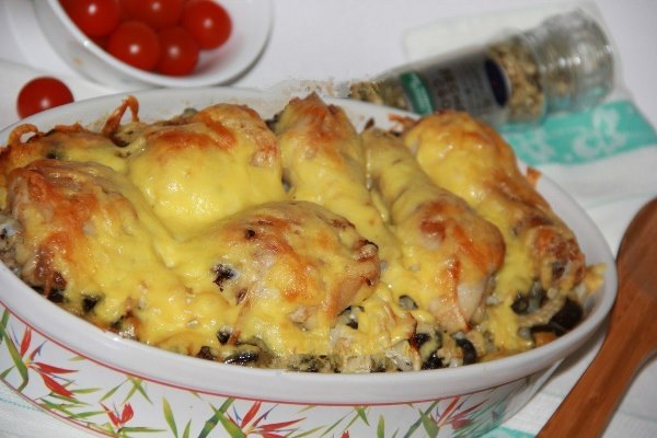 Куриные ножки с картошкой и грибами в духовке 1